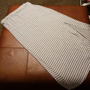 Xl fever maxi skirt gray and white new no tag